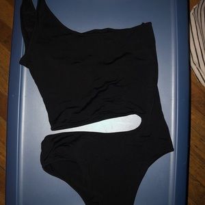 One shoulder, Mid-rib cutout Bodysuit